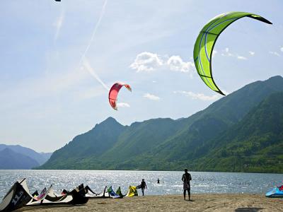 Kitesurfing on the lake of Idro